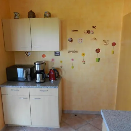 アパート Schoene Und Modern Eingerichte Ferienwohnung Mit Terrasse Und Moselblick Pölich