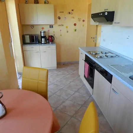 Schoene Und Modern Eingerichte Ferienwohnung Mit Terrasse Und Moselblick Pölich