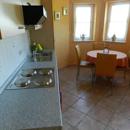 アパート Schoene Und Modern Eingerichte Ferienwohnung Mit Terrasse Und Moselblick