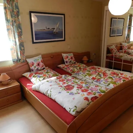 Schoene Und Modern Eingerichte Ferienwohnung Mit Terrasse Und Moselblick アパート