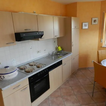 Schoene Und Modern Eingerichte Ferienwohnung Mit Terrasse Und Moselblick アパート Pölich