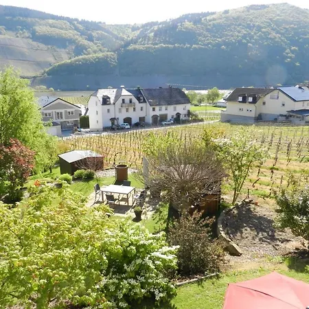 Schoene Und Modern Eingerichte Ferienwohnung Mit Terrasse Und Moselblick *