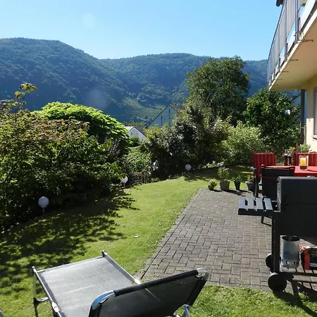 アパート Schoene Und Modern Eingerichte Ferienwohnung Mit Terrasse Und Moselblick